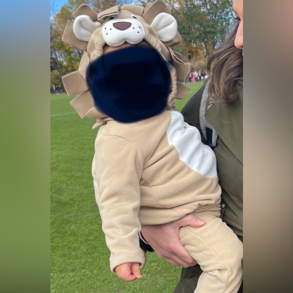 Adorable lion Halloween costume. 12 month. Perfect for one year old!